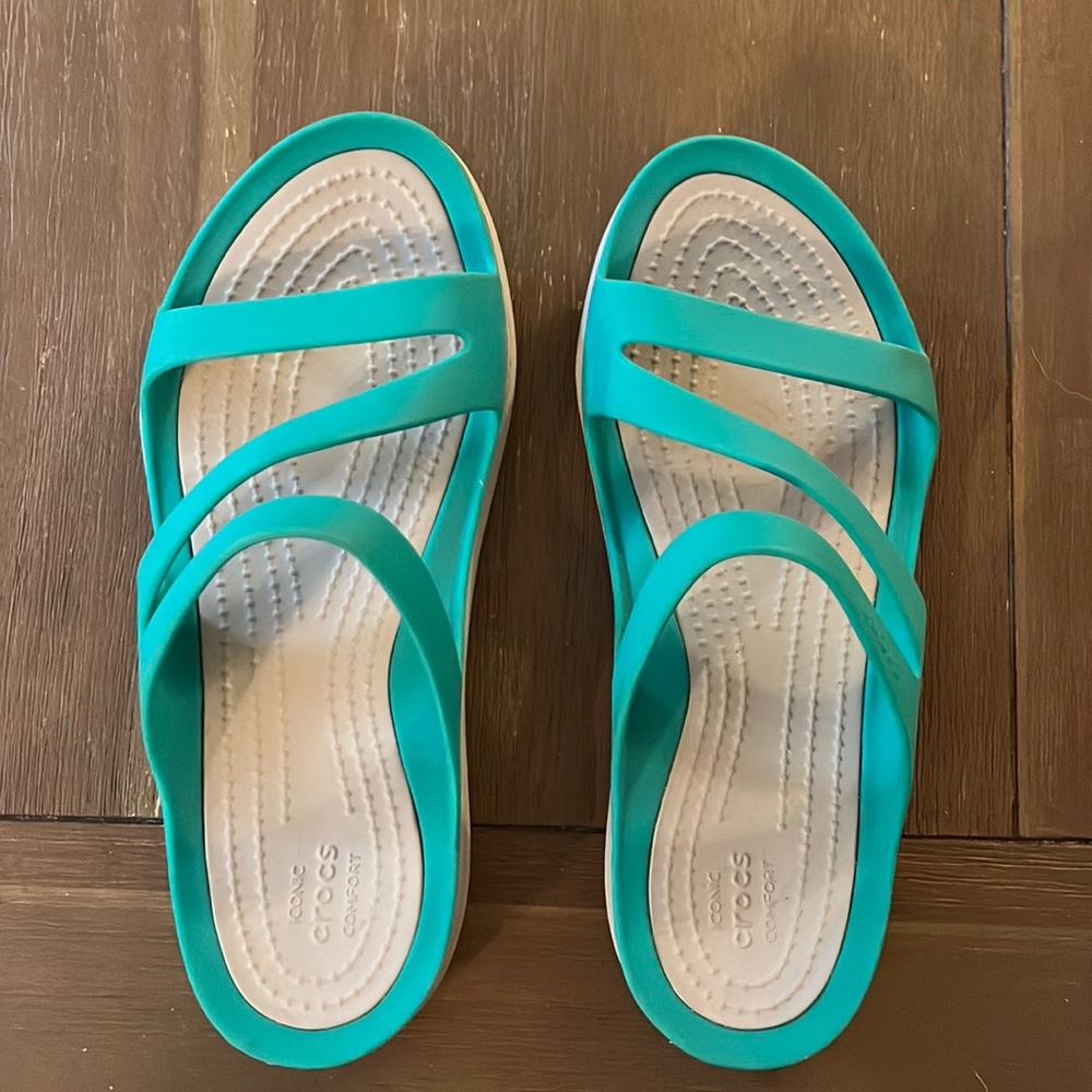 CROCS Iconic Comfort Sandals size 6